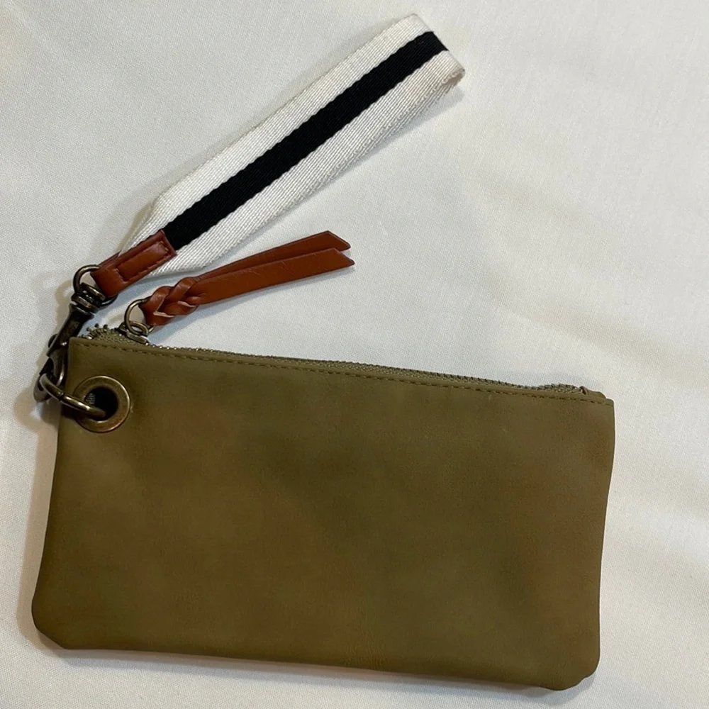 UNIVERSAL THREAD Green zippered wristlet - Picture 1 of 11